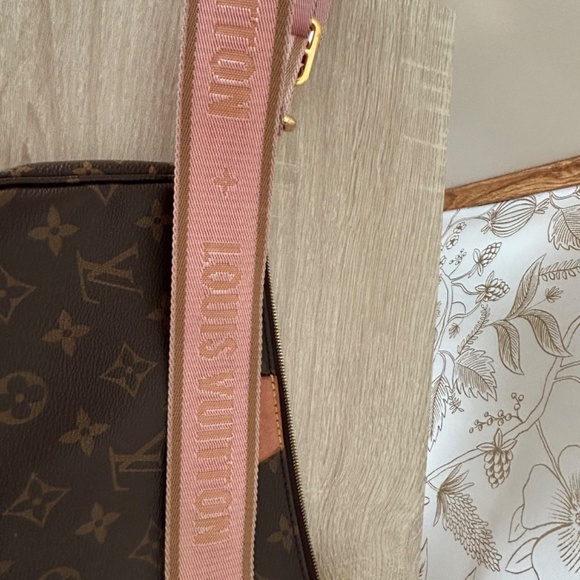 Louis Vuitton Multi Pochette Accessories Monogram Canvas Crossbody Bag - Picture 4 of 16